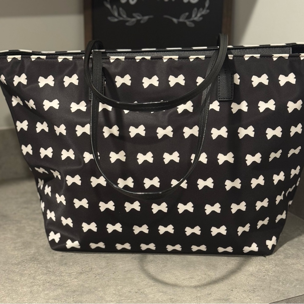 Kate Spade Wilson Bow Margareta Tote-Excellent Pre-Owned Condition!! - Picture 4 of 13